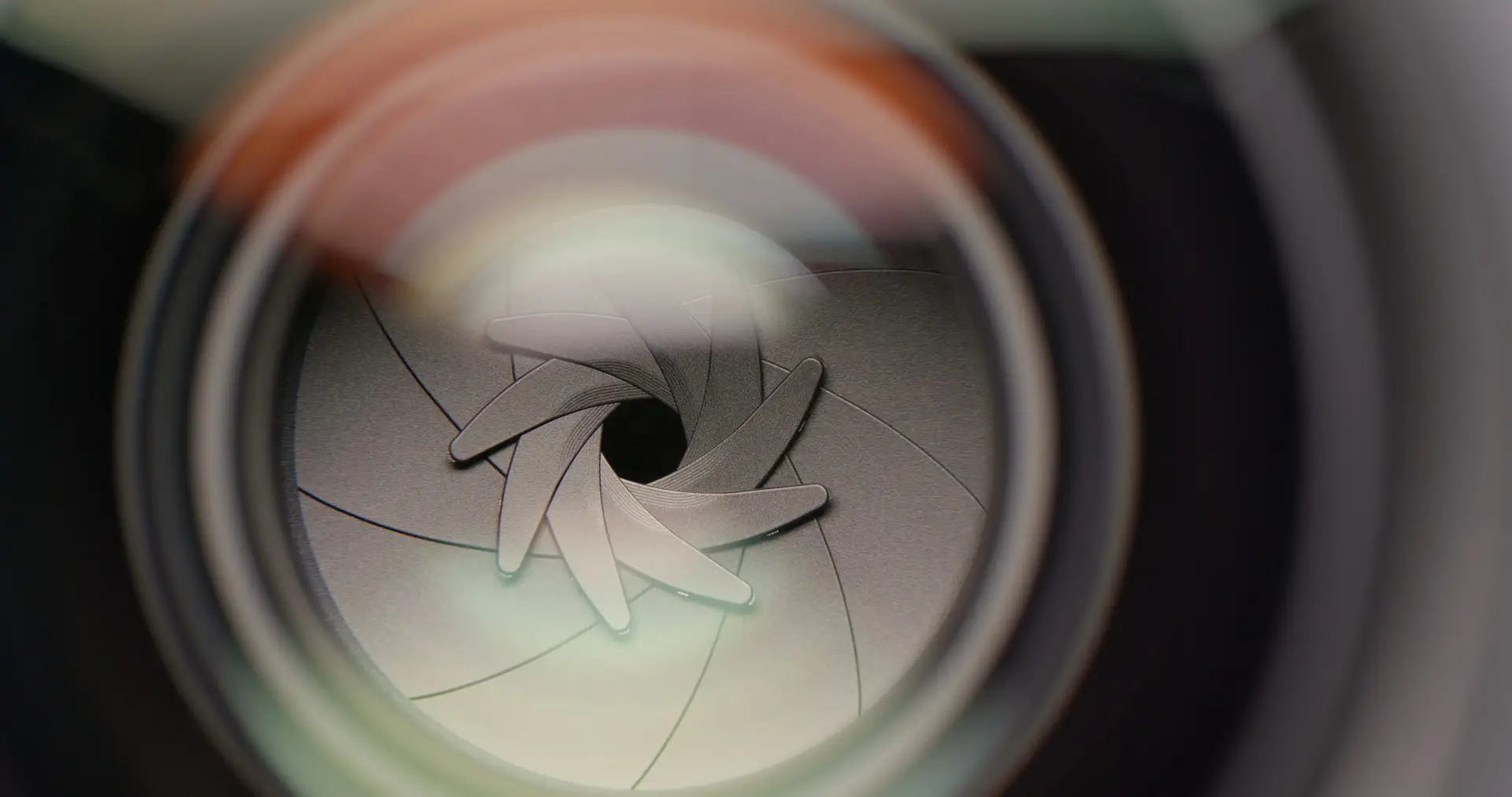 Camera lens operating aperture